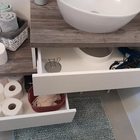 Ruby Apartment *